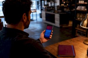Owner monitoring business reputation alerts