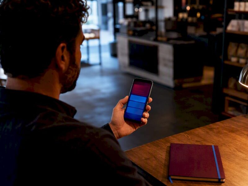 Owner monitoring business reputation alerts